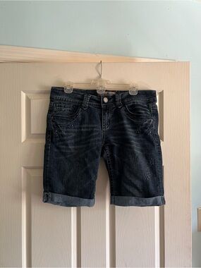 Wallflower Black and Tan Denim Label Detail